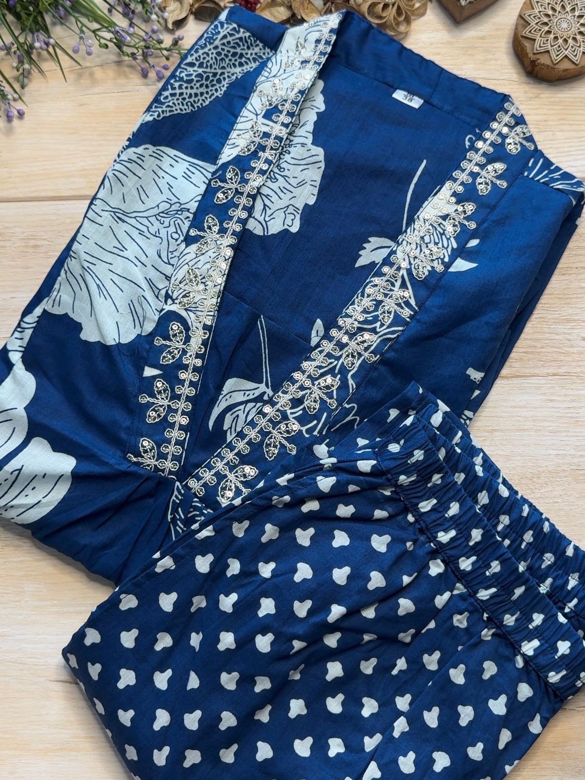 Niranjan Suit Set