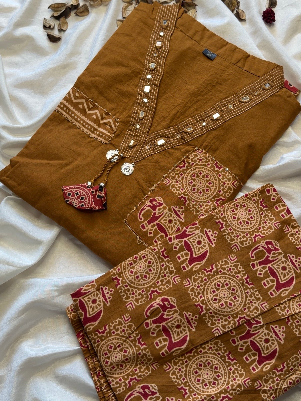 Sunehri Gajri Suit Set