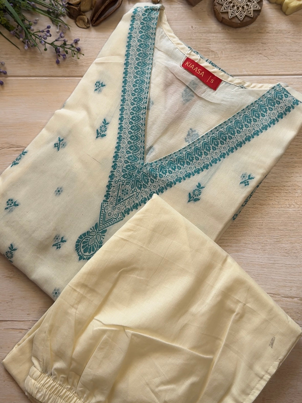 Aradhya Suit Set