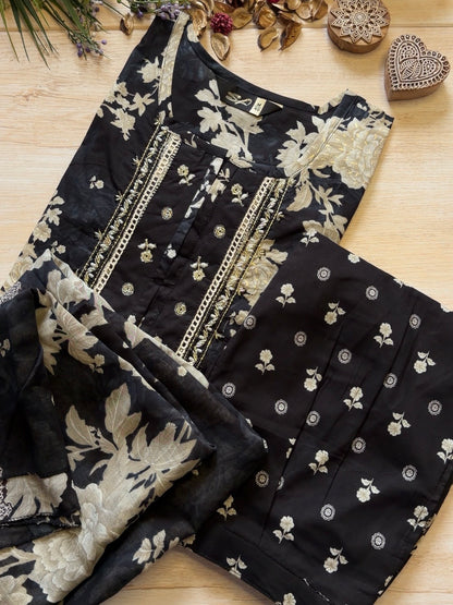 Swaragini Suit Set