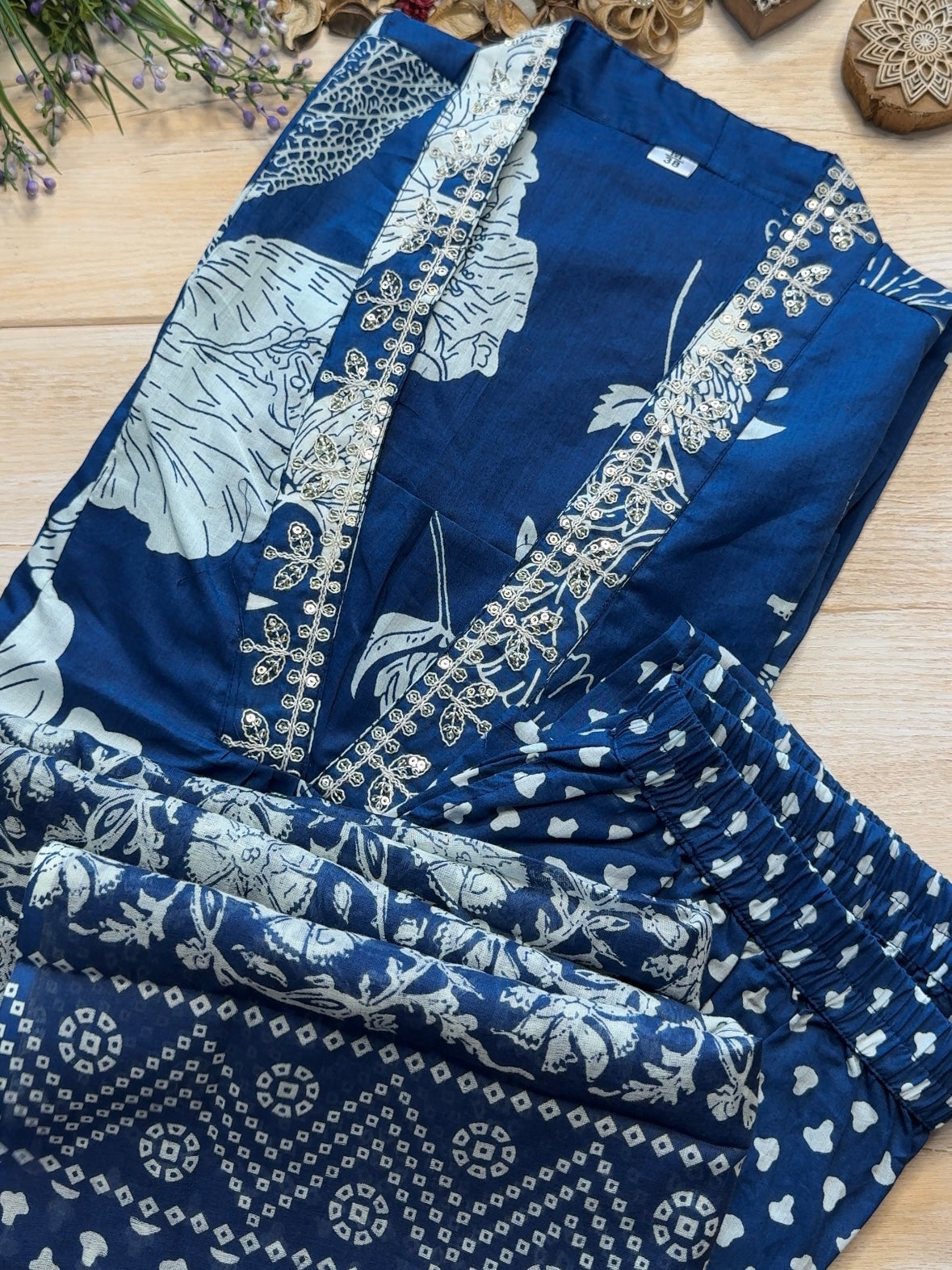 Niranjan Suit Set