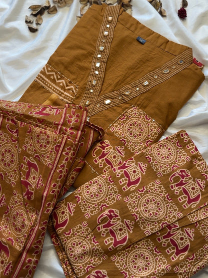 Sunehri Gajri Suit Set