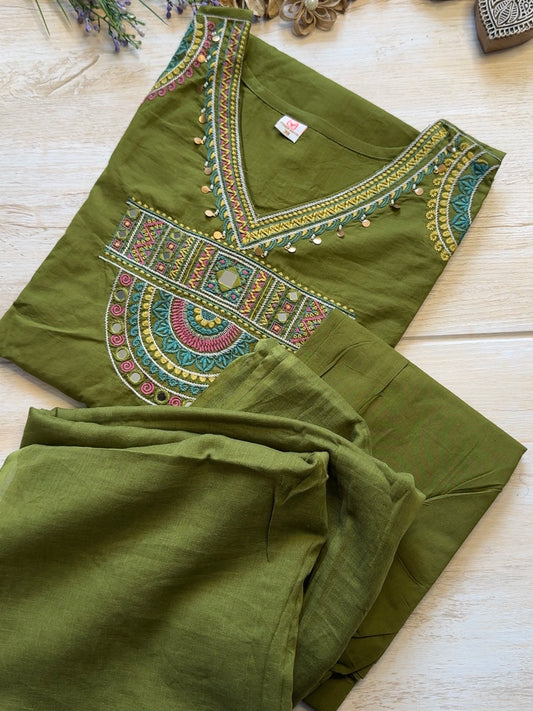 Saras Hariyali Suit Set