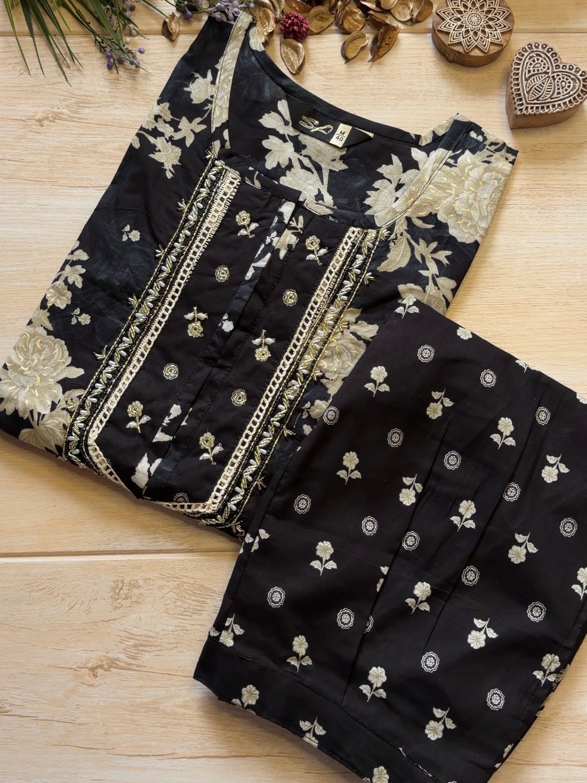 Swaragini Suit Set