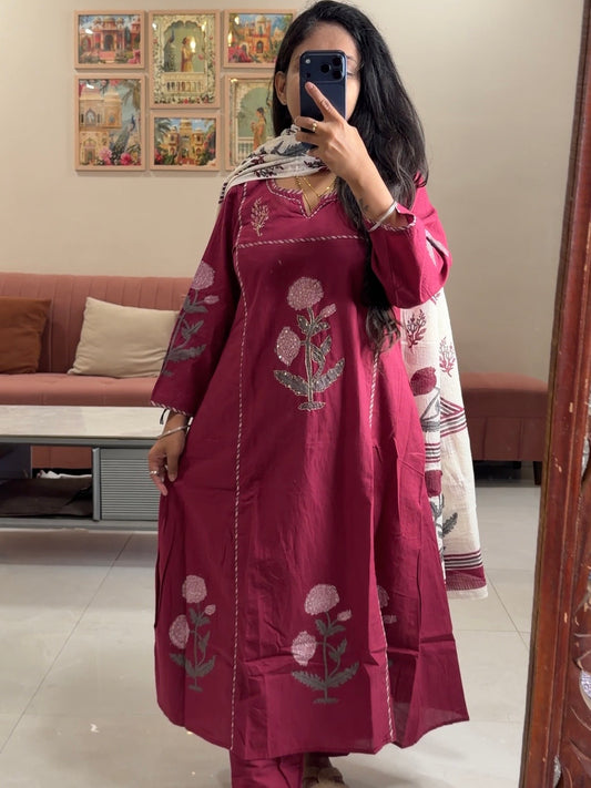 Ruhani Phool Suit Set