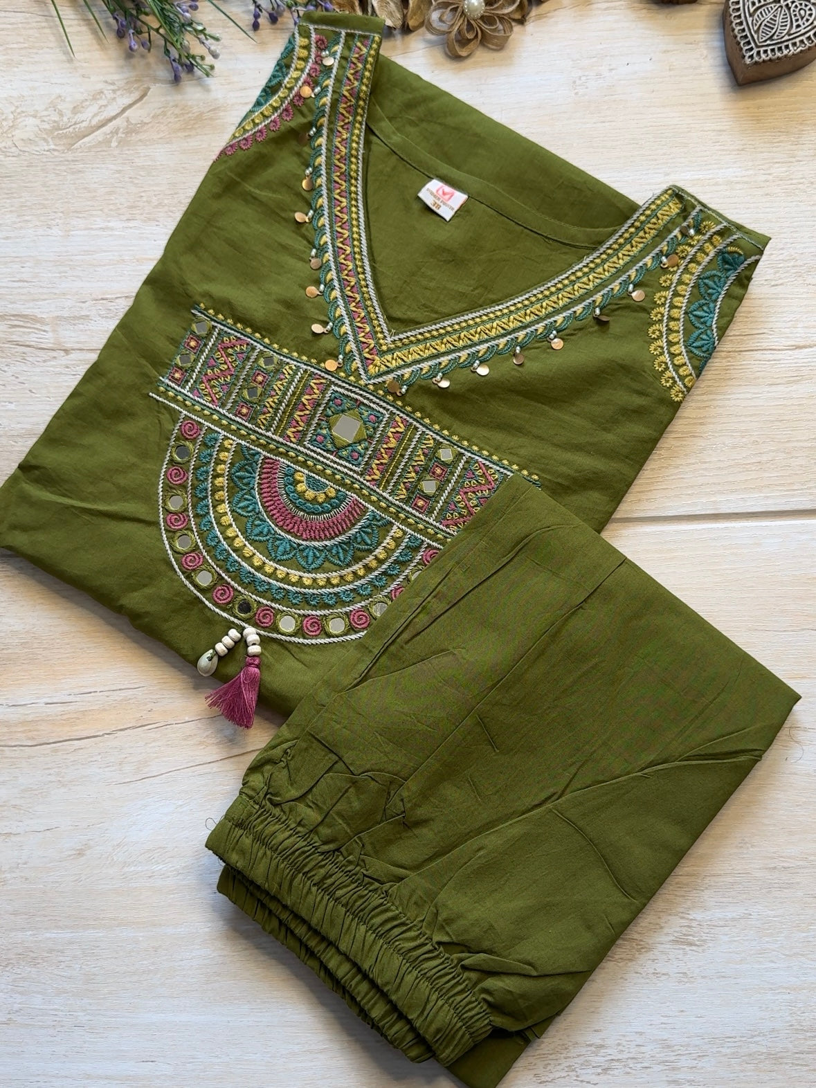 Saras Hariyali Suit Set