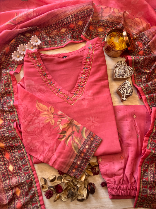 Gaajari Suit Set