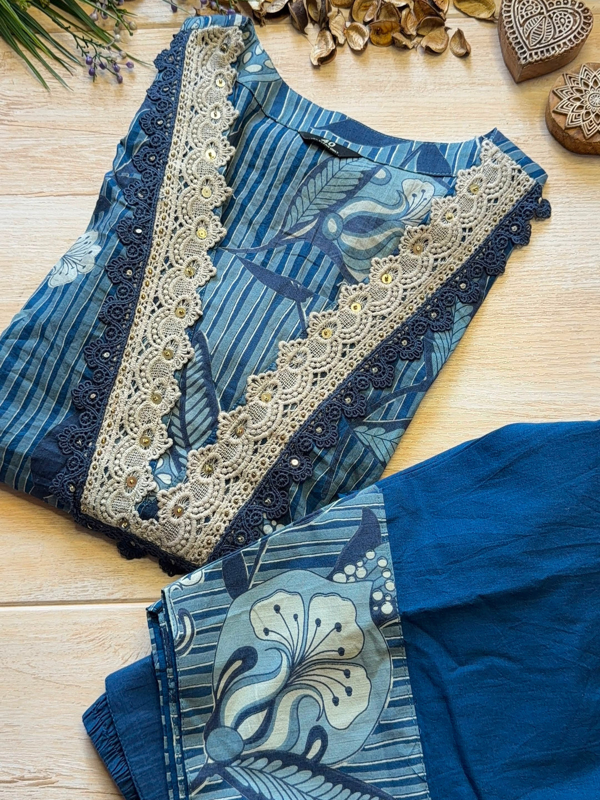 Neel Noor Suit Set