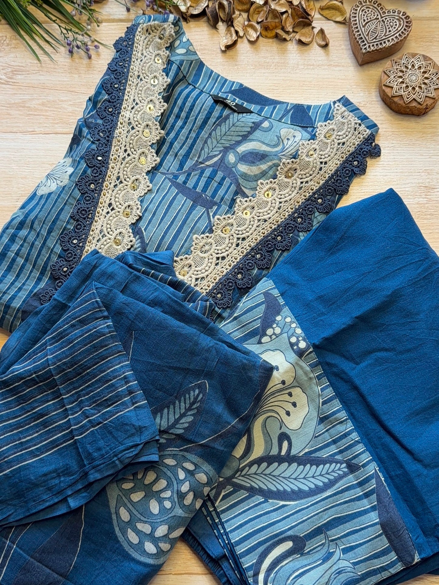 Neel Noor Suit Set
